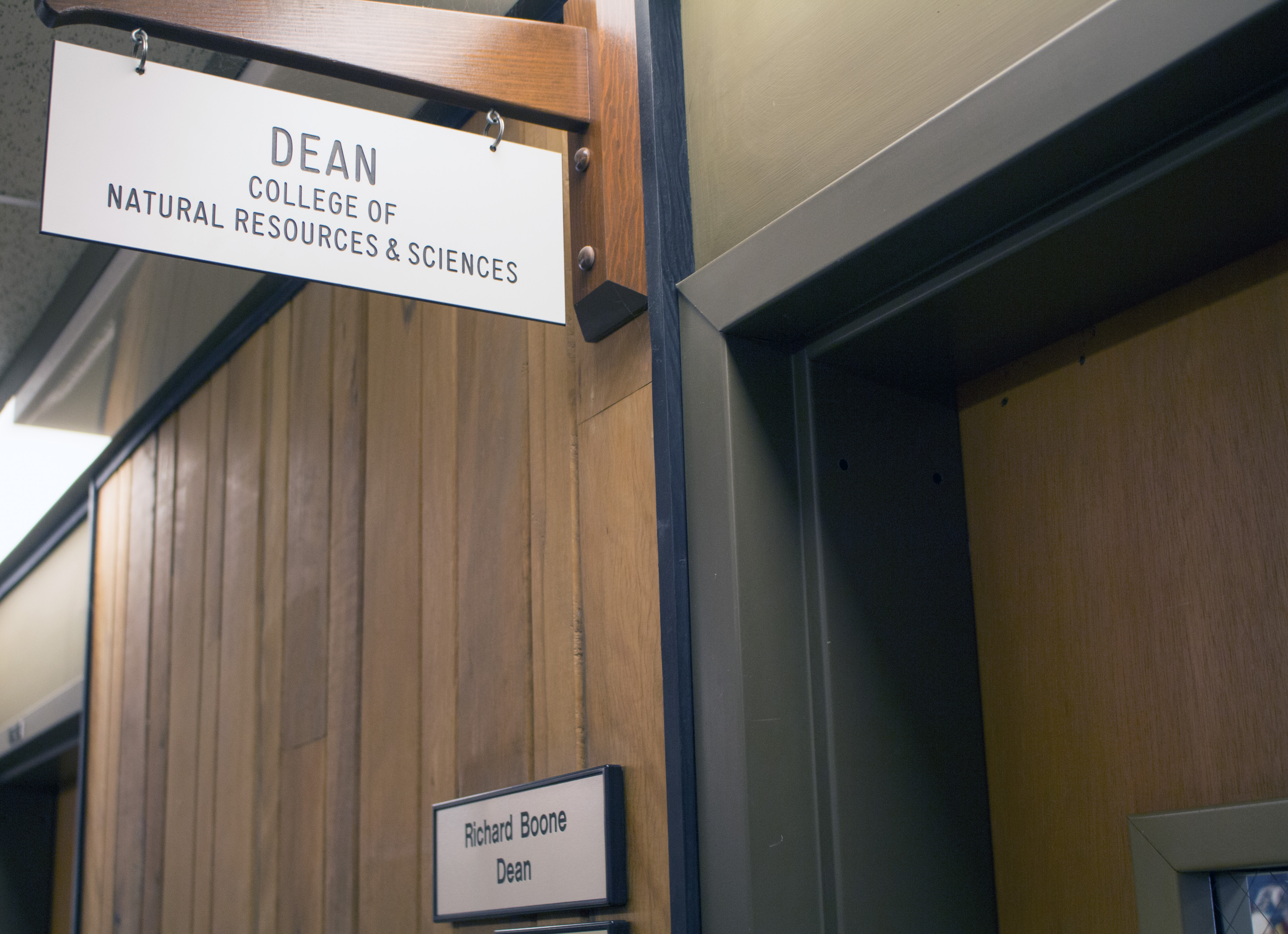 Provost speeds up dean’s resignation