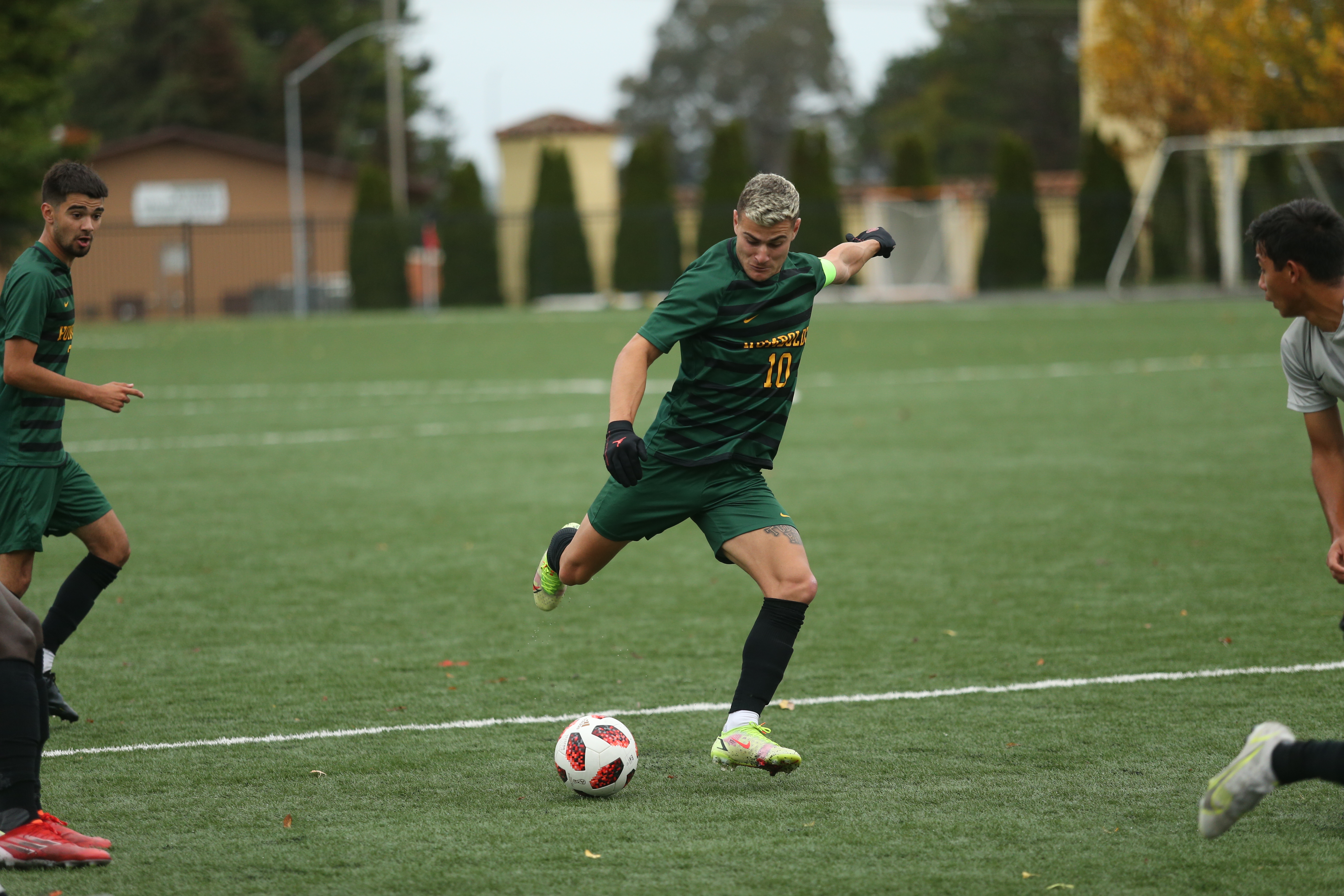 Men’s soccer wins fourth straight