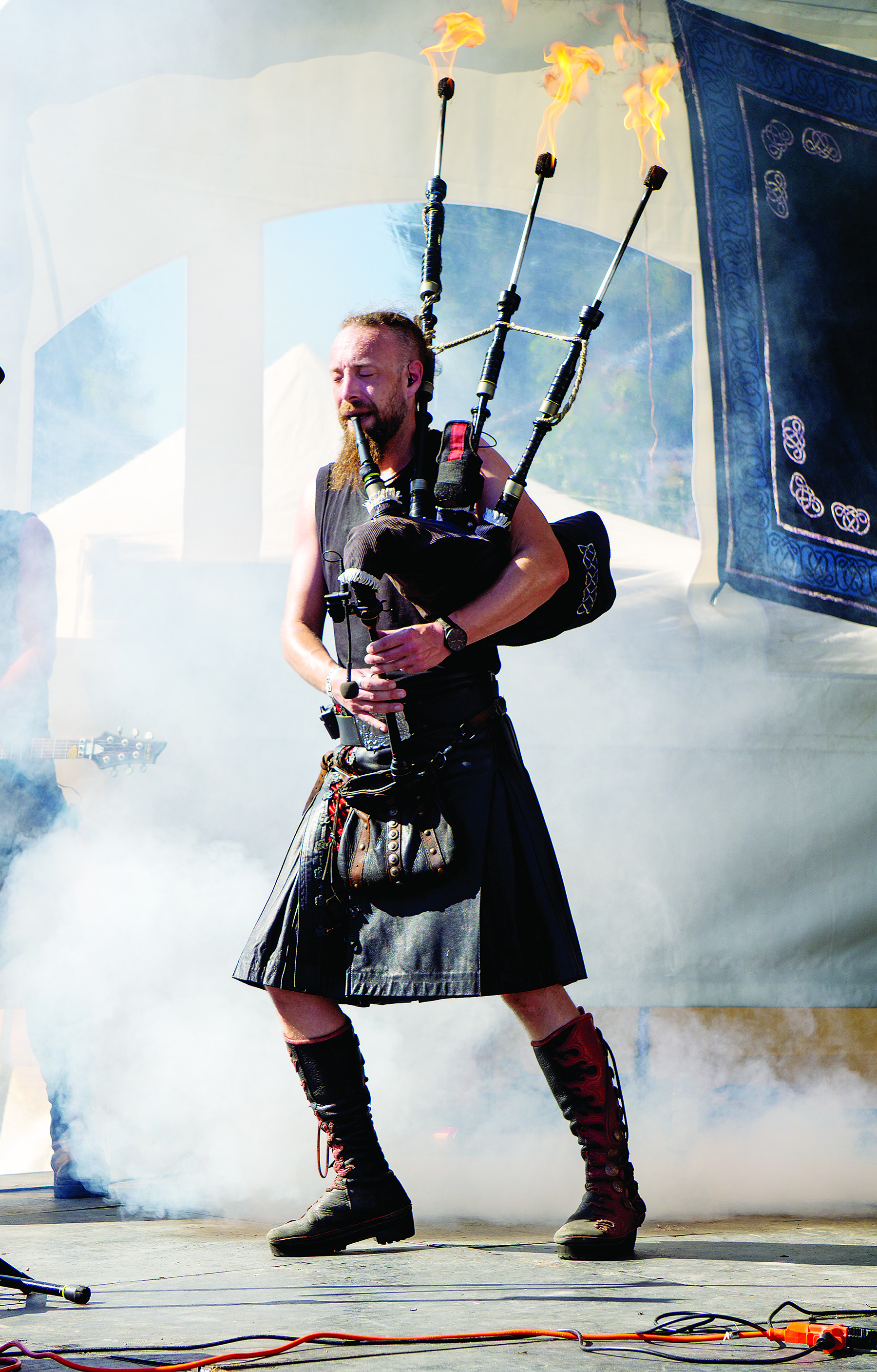 Fire and bagpipes, medieval fair in Humboldt County brings the heat