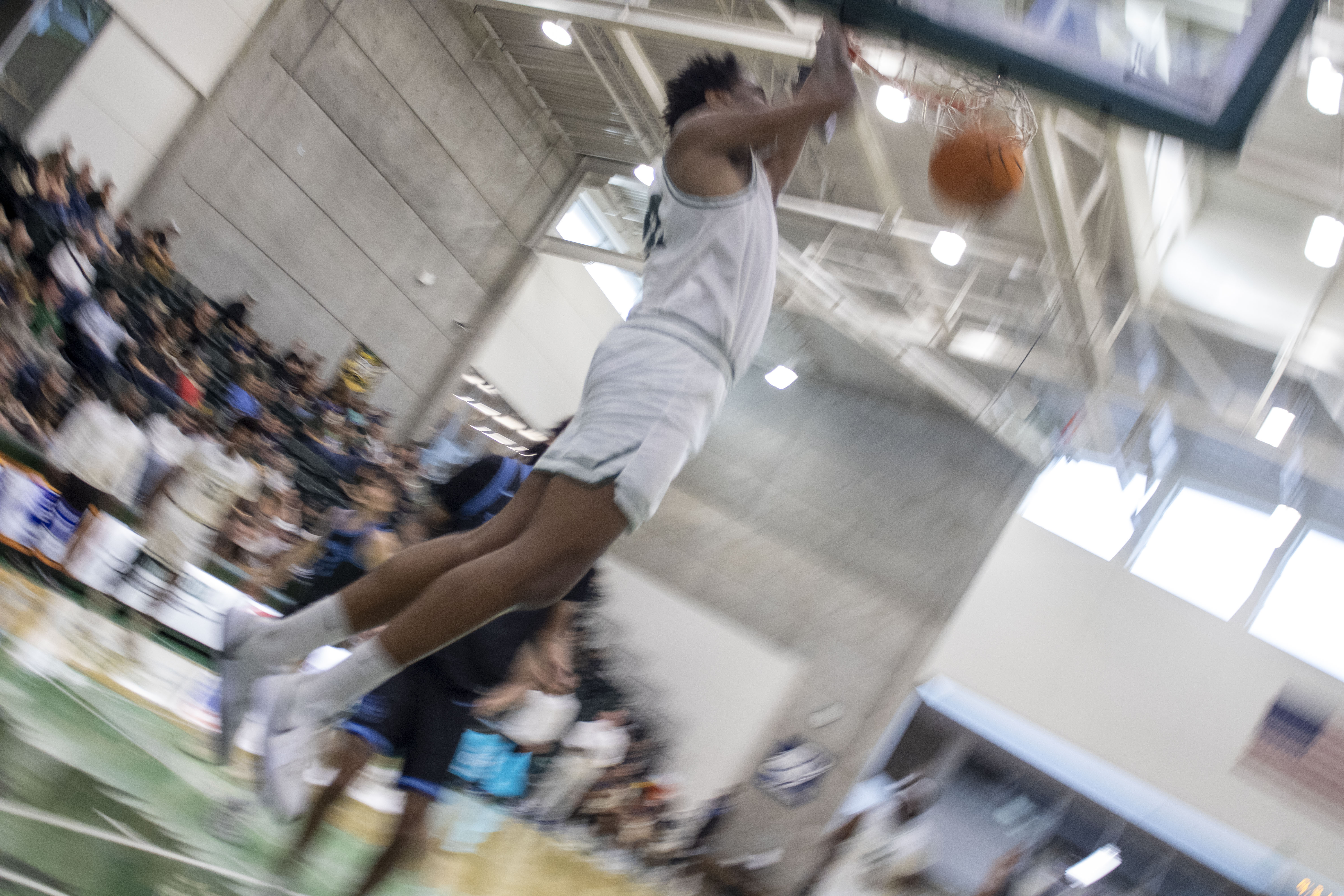 Men’s and women’s basketball secure Senior Day success, primed for playoffs 